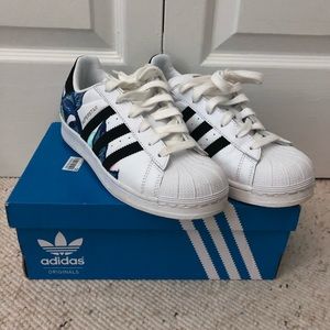 Adidas Sneakers